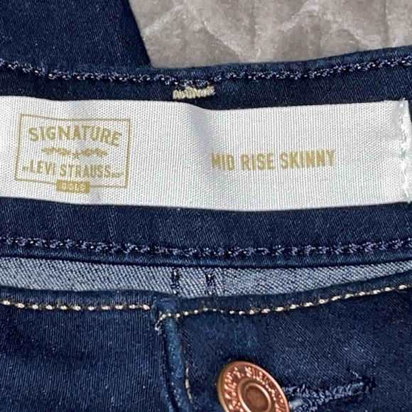 NWOT Levi’s. Mid Rise Skinny.  31x28. - Picture 9 of 11